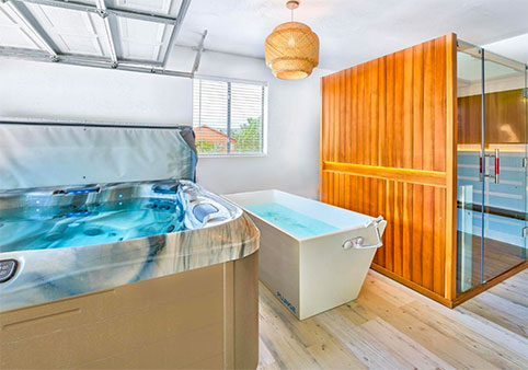 Zen House - Cold Plunge, Infrared Sauna, Jacuzzi, Yoga Room, Meditation Laybrinth